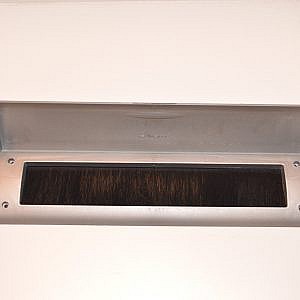 Brievenbus EV1/Zilver binnenklep met Borstel