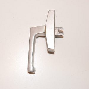 Roto draaikiep kruk/klink/hendel T.B.V. aluminium met vork 6303552420 (roto) (kruk) (hendel) (greep) (klink)Voor aluminium draaikiep ramen. ( plaque tournante) ( Dreh- und Kippbeschläge) (Fenstergriff) ( poignée de fenêtre) (Roto greep) (roto klink) (draaikiep kruk) (raamboom) (aluminium raamklink)