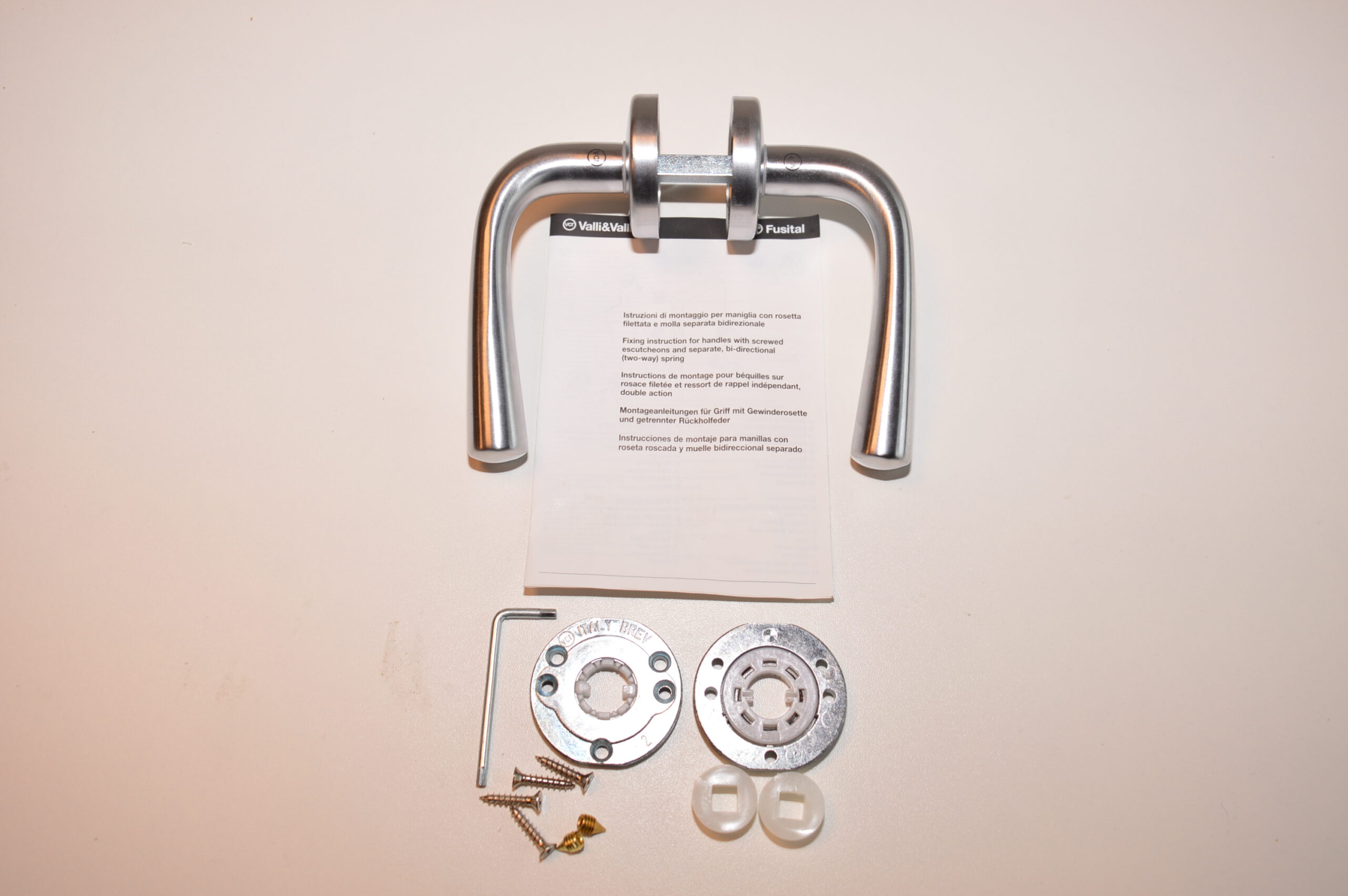 Valli valli deurkruk Massief RVS op rozet EV1/zilver kleurig. vcr deurkruk/greep DEURKR M/ROZ VV H 195R M/CHRO (valli&colombo) (VCR) (VCR kruk) (bouwbeslag) (outlet) (deurbeslag) (beslag) (greep) (klink) (deurklink) (hendel) (deurhendel) (valli&valli) (hang en sluitwerk) (hang en sluitwerk outlet) (italian design) (italiaan's beslag) (RVS MASSIEF) (massief) (deurhendel) (deurklink) (klink voor binnen in huis)
