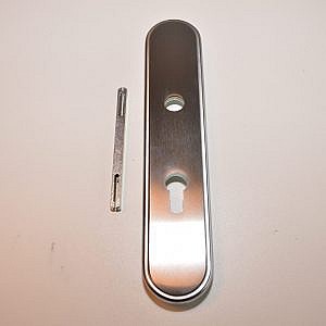 Valli valli BUITENSCHILD RVS MASSIEF  K1759Y PM PC72  MCHR CROMOSAT (hang en sluitwerk ) (klink) (RVS schild) (RVS DEUR klink) (RVS) (schild) (voordeur greep) (buitenschild) (valli&valli) (VCR) (plaat voor de voordeur) (plaat voor deur) (deurplaat) (deurbeslag) (beslag) (outlet) (hang en sluitwerk outlet) (hang en sluitwerk) (italaans design) (garnituur)