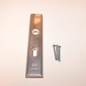 Ivana deurschild/breedschild/veiligheidsschild   SKG*** PC 72 afmetingen schild : lengte= 250mm / breedte= 50mm  HOH bevestigings schroeven: 100/220mm    LICHT BESCHADIGD