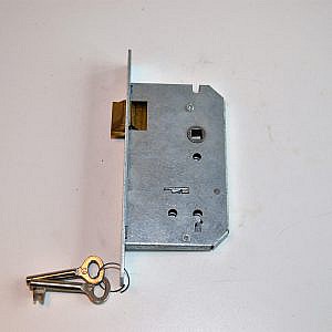 Nemef dag en nachtslot 65/2 Din Links Doornmaat 60mm Lengte voorplaat 205mm. Voorplaat breedte 24mm vlak. (nemef) (dag slot) (nacht slot) (nachtslot) (dag en nachtslot) (slot)