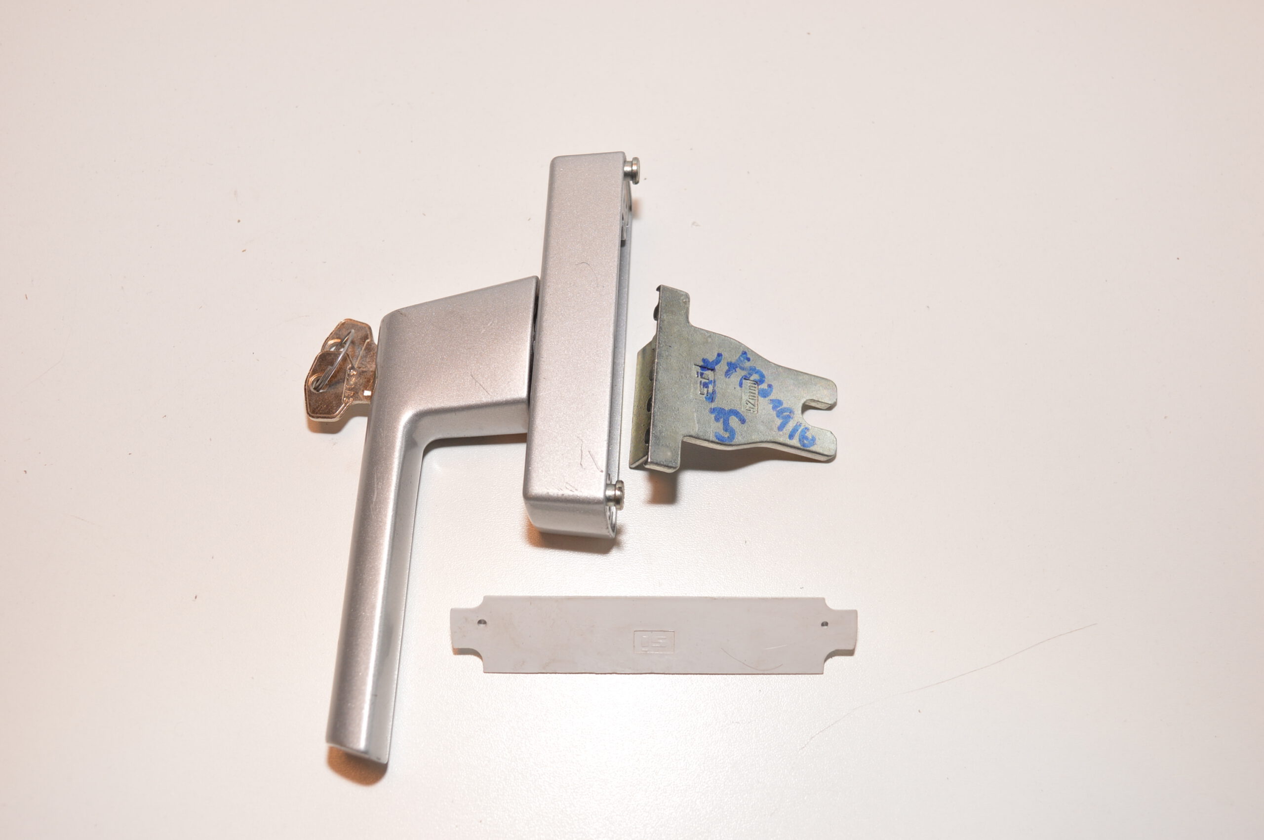 Siegenia raamklink/Raamkruk voor naar buiten draaiend raam . T.B.V aluminium raam / VORK 52mm EV1 LET OP GAFFEL MOET APART BESTELD WORDEN (SI) (siegenia) (vork) (klink) (hendel) (greep) (kruk) ( plaque tournante) ( Dreh- und Kippbeschläge) (Fenstergriff) ( poignée de fenêtre)